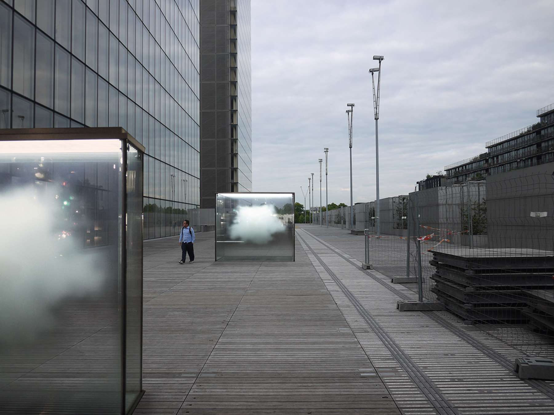 Particules elementaires Architecte Leandro Erlich